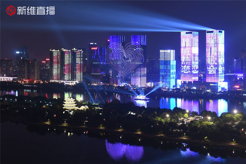 <a href='//www.snsrzx.cn' target='_balnk'>長沙</a>777架無人機(jī)燈光秀<a href='//www.snsrzx.cn' target='_balnk'>直播</a>